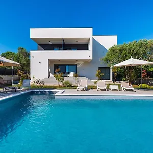 https://crowonder-sun-dance-apartments.hotelinzadar.com