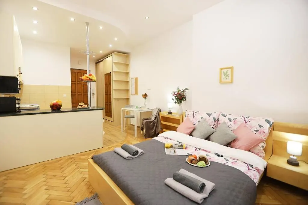 Batorego Cosy Apartment 2 location